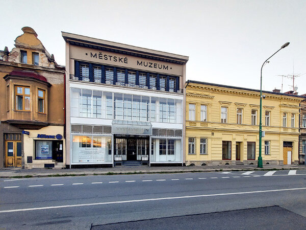 Obnovené průčelí soudomí