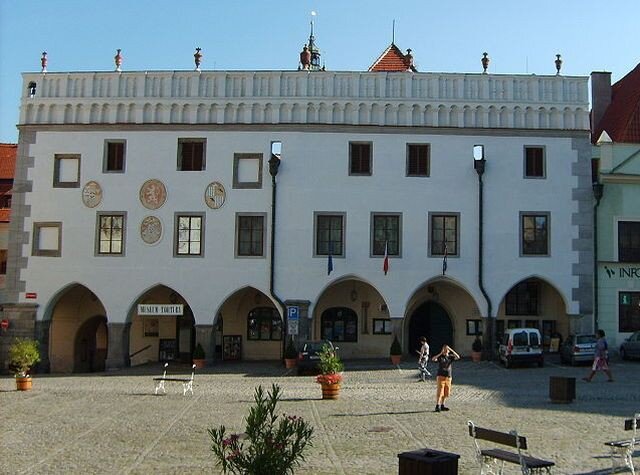 Do otevřené internetové encyklopedie Wikipedie byl přidán také text s informacemi o historické radnici v Českém Krumlově.
