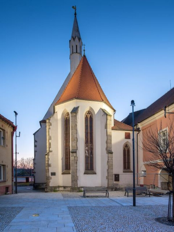 Kostel sv. Víta s dvoulodní dispozicí