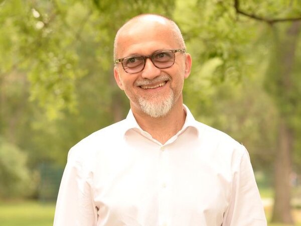 Roman Fiala, lektor komunikačních dovedností, je pravidelným dárcem naší redakce PROPAMÁTKY.