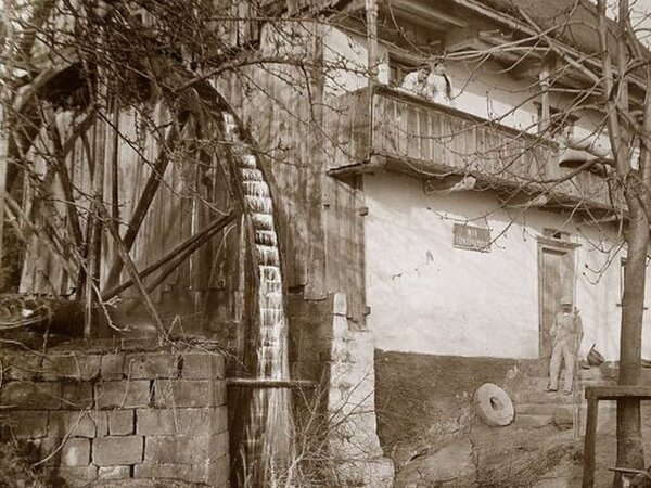 Vodní mlýn v Kněžmosti na dobovém snímku