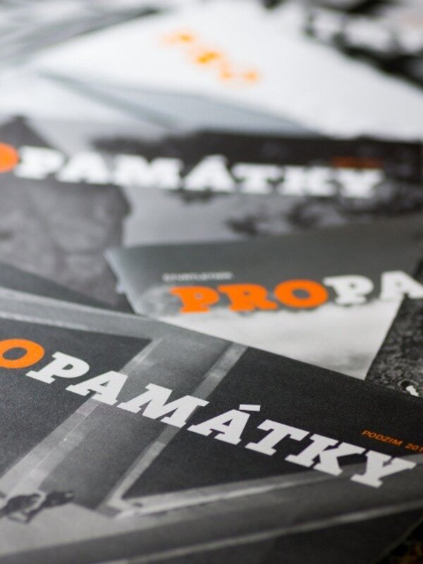 První místo v soutěži Zlatý středník 2014 získal kromě výroční zprávy také časopis PROPAMÁTKY.