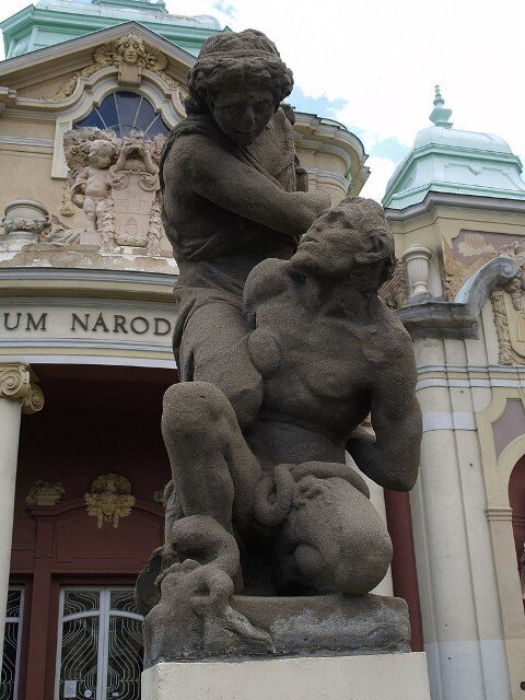Lapidárium Národního muzea, socha Jana Jiřího Bendla Anděl s ďáblem