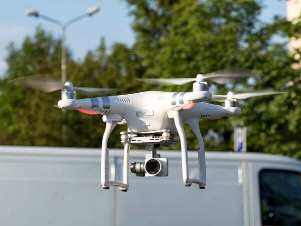 Obtížně dostupná místa interiérů památek pomohou mapovat takzvané drony – malé autonomní helikoptéry. 