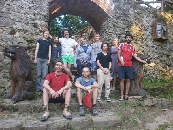 Dobrovolníci ze všech koutů Evropy přijeli na pomoc s obnovou zámku Veselí nad Úhlavou.