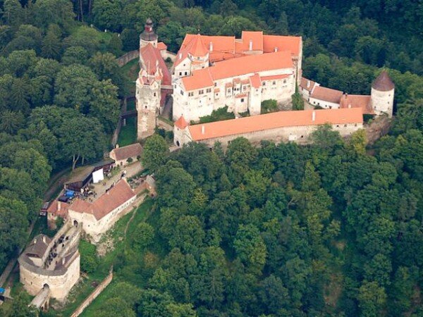 Na hradě Pernštejn připravili v letošní sezoně pro žáky prvního a druhého stupně základních škol výukový program s názvem Život na středověkém hradě.