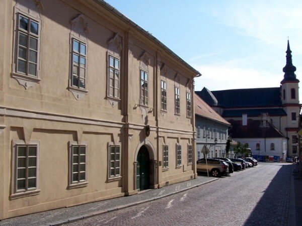 Seminář se koná v univerzitní knihovně Fakulty restaurování Univerzity Pardubice v Litomyšli. 