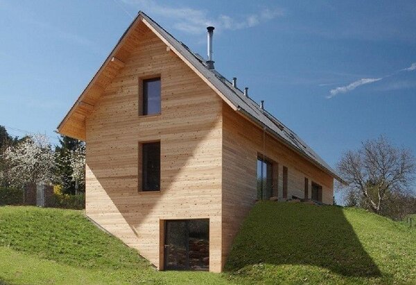 Volný přednáškový cyklus zahájí Ján Stempel s tématem Vesnický dům a jeho forma.