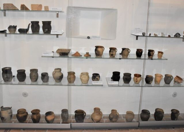 Vystavená keramika v nové expozici radniční věže