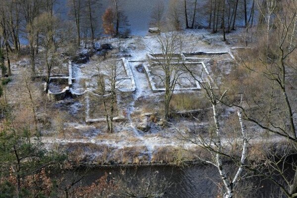 Zaniklé středověké město v poloze Hradištko-Sekanka nad soutokem Sázavy s Vltavou