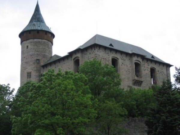 Národní památkový ústav letos nabízí společnou vstupenku k návštěvě vybraných památek na Pardubicku. Patří mezi ně i Kunětická Hora.