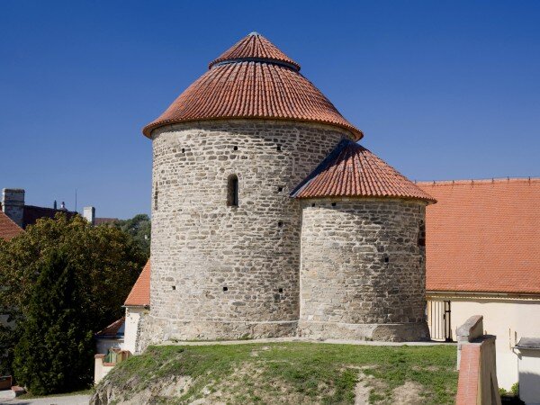 V soutěži Tondach Pálená střecha 2006 získala rekonstrukce střech rotundy sv. Kateřiny ve Znojmě, kde byl použitý Velký prejz, 1. místo v kategorii historická a církevní budova.