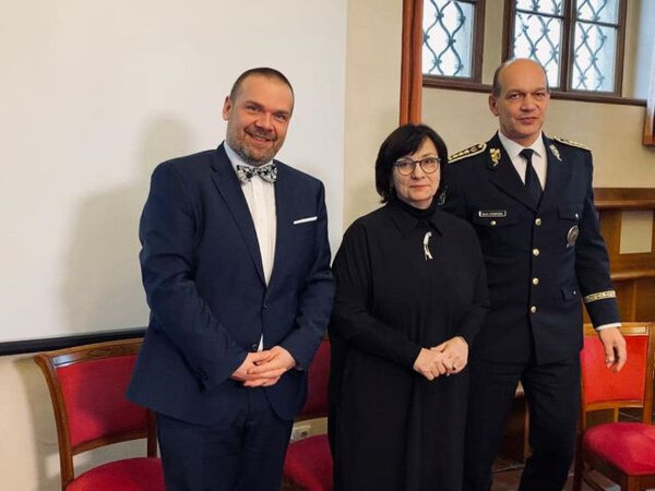 Dohodu podepsali ministr kultury Martin Baxa, generální ředitelka Národního památkového ústavu Naděžda Goryczková a policejní prezident Martin Vondrášek.