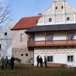 Tvrzi v Mladějovicích se vrací její renesanční podoba.