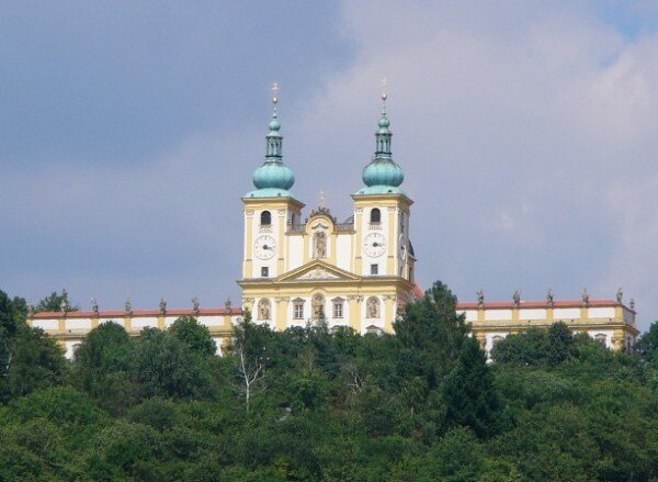 Jedním ze dvou nových dřevěných modelů pro nevidomé a slabozraké je také maketa baziliky Navštívení Panny Marie na Svatém Kopečku.