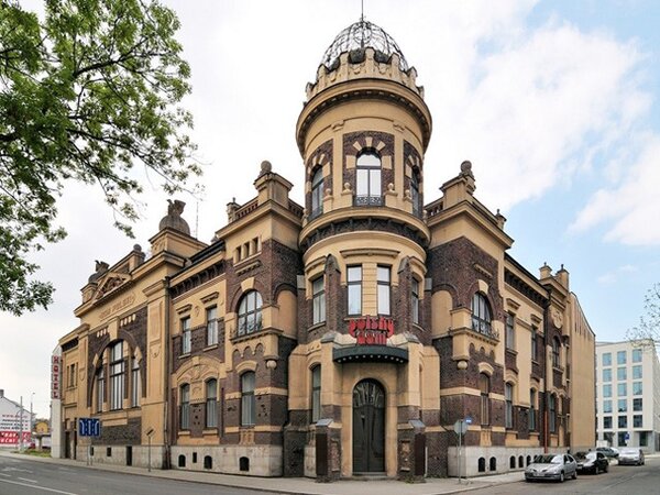 Jedním z představitelů cenných ostravských staveb je kulturní památka Polský dům v Poděbradově ulici. 