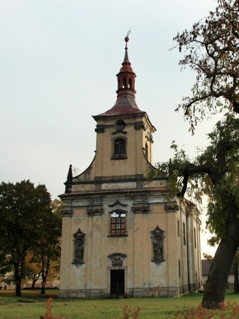 Kostel sv. Petra a Pavla v Oseku