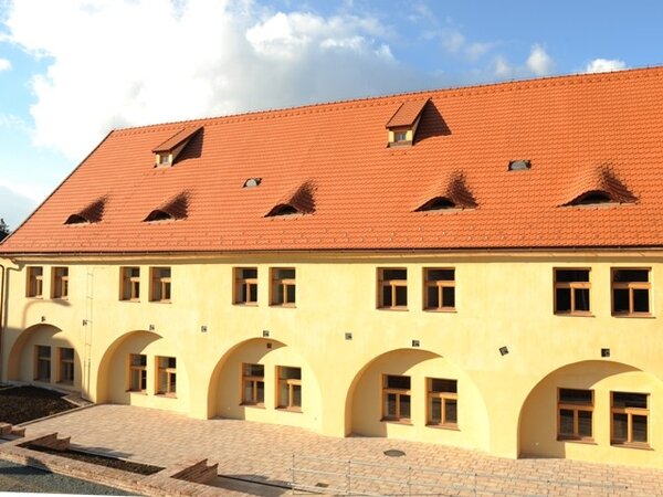 V areálu Domova sv. Josefa se krytina Tondach použila na všechny objekty včetně budovy bývalého pivovaru.