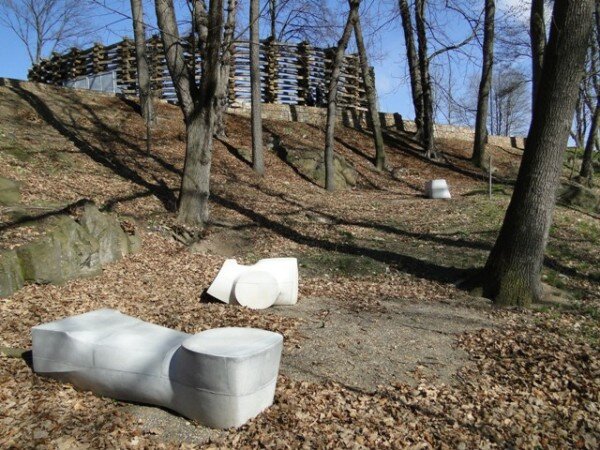 Klášterní park s přírodním amfiteatrem AmFík jako součást revitalizovaného nábřeží řeky Ohře v Kadani (ilustrační foto)