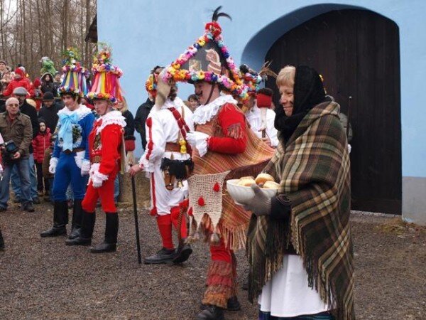 Soubor lidových staveb Vysočina připravuje na 30. ledna ve skanzenu na Veselém Kopci tradiční masopust. Ilustrační snímek je z masopustu v roce 2011.