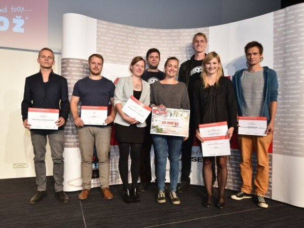 Vítězové letošního ročníku soutěže Young Architect Award na společném snímku