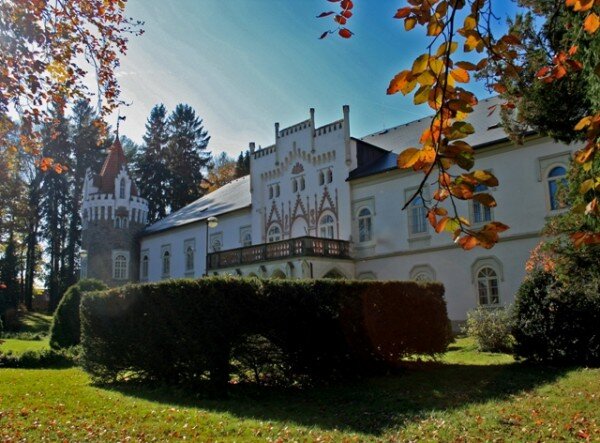 Při rekonstrukci zámku v Herálci se podle poroty ojediněle podařilo proměnit historicky cenný památkově chráněný objekt na hotel nejvyšší kategorie.