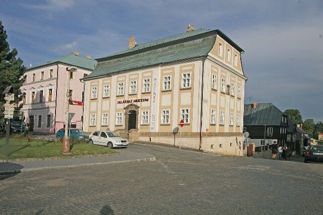 Cesta skla povede návštěvníky z Nového Boru, kde bude pomyslně začínat ve Sklářském muzeu.