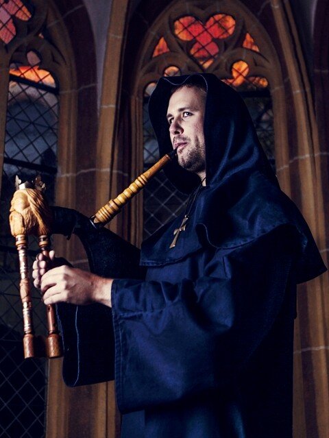 Autorem výstavního projektu historických dud je jejich sběratel a aktivní dudák Miloslav Vaváček.