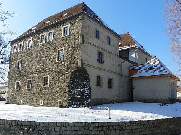 Výstava Expedice středověk je ve vodní tvrzi v Jeseníku k vidění do konce ledna.