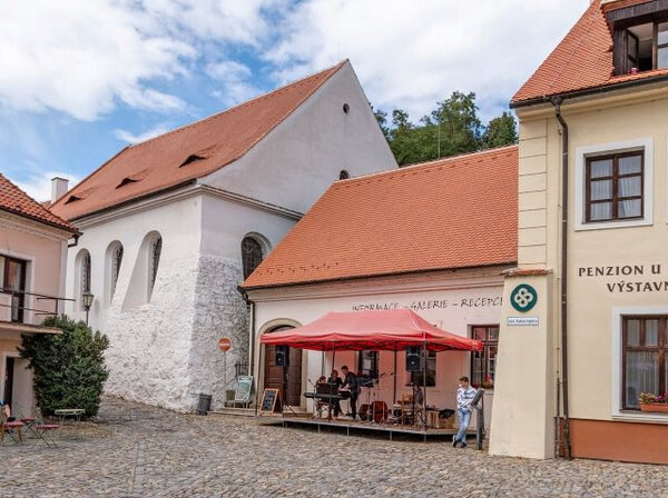 Nové Bobrovky Tondach najdeme na Zadní synagoze, ale i v sousedním infocentru a penzionu.