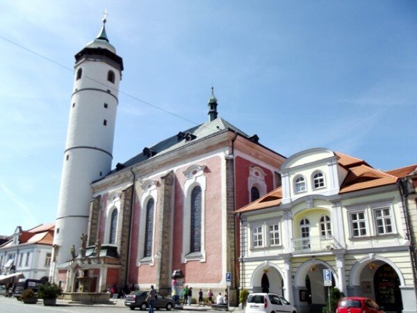 Kostel Narození Panny Marie v Domažlicích (archivní snímek)