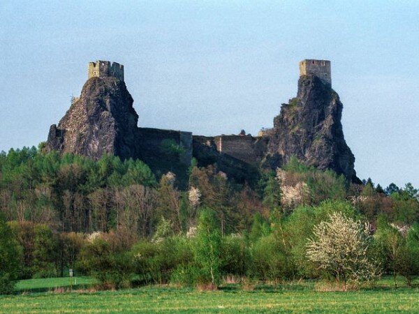 Nejnavštěvovanější památkou pod územní památkovou správou na Sychrově se stal hrad Trosky.