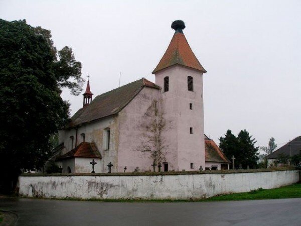 Strýčice - kostel sv. Petra a Pavla 