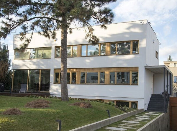 Funkcionalistická vila od Ladislava Žáka z roku 1932 v osadě Baba