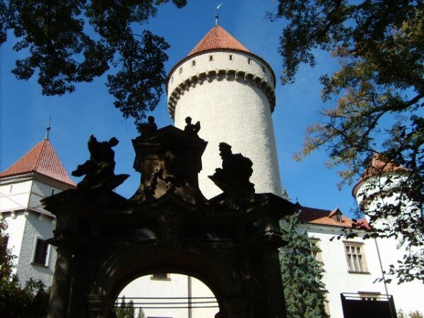 Mezi turisty vyhledávané památky ve správě Národního památkového ústavu patří zámek Konopiště. 