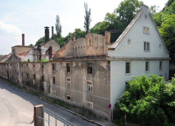 Střecha na roudnickém pivovaru byla z bezpečnostních důvodů stržena. Památka stále čeká na alespoň provizorní zastřešení a celkovou obnovu. 