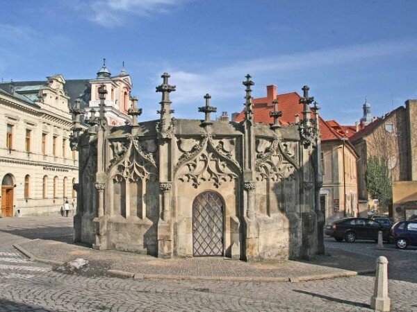 Jeden z příspěvků Konference – Koncepce restaurátorského zásahu bude zaměřen na historické a současné přístupy k restaurování Kamenné kašny v Kutné Hoře.