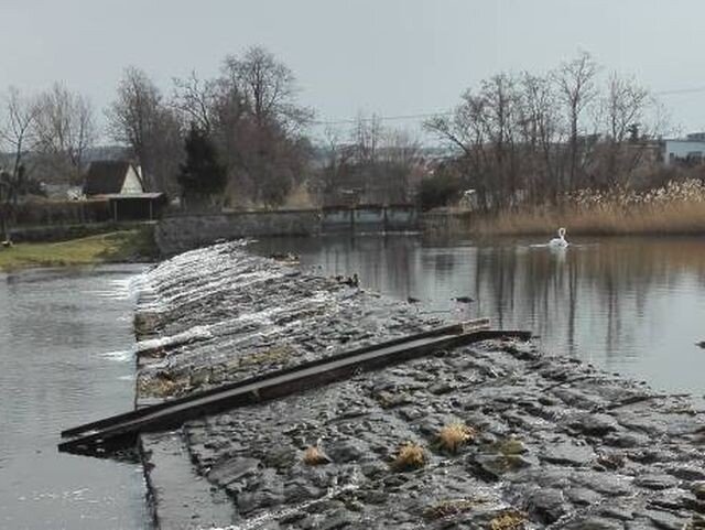 Kamenný jez u Oblekovic (archivní snímek)