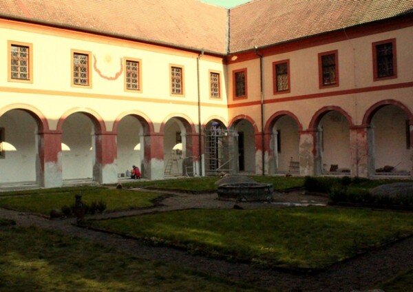 Želivští premonstráti obnovují ve svém klášteře barokní ambit a přilehlé sály.