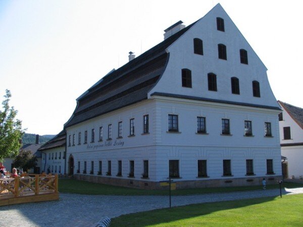 Papírna ve Velkých Losinách je nejstarší dosud pracující ruční papírnou ve střední Evropě. Je pozoruhodná i jako architektonický barokně-klasicistní celek z 18. a 19. století.