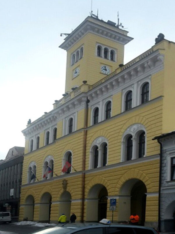 Na obnovu fasády radniční budovy byly použity omítkoviny od společnosti MC–Bauchemie.