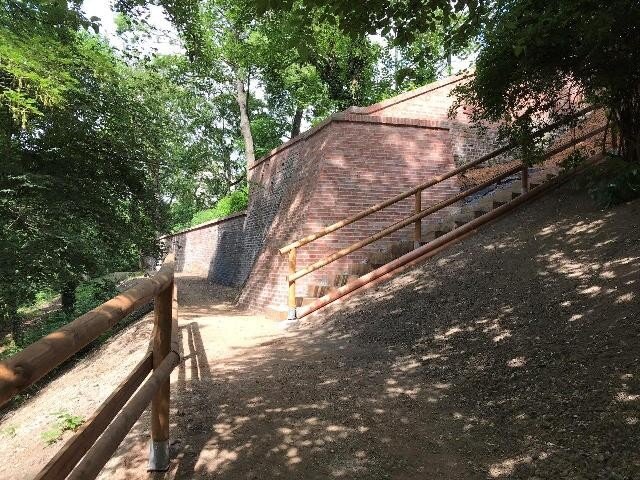 Podzámecký park po revitalizaci znovu láká k procházkám.