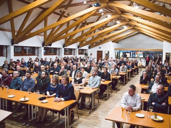 Na vyhlášení soutěže TONDACH Pálená střecha se sešlo 200 pokrývačů a zástupců stavebních firem, kteří napjatě očekávali výsledky.
