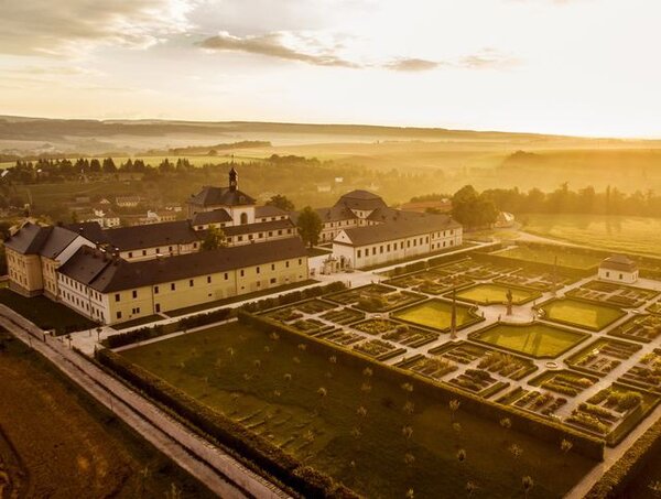 Letecký záběr na historickou zahradu na Kuksu