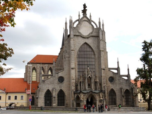 Dominantou kláštera v Sedlci je monumentální konventní kostel Panny Marie, dnes zapsaný na Seznamu kulturního a přírodního dědictví UNESCO.