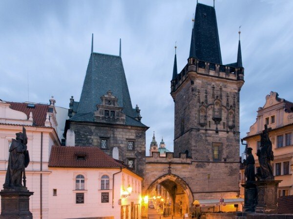 Malostranská mostecká věž je nově zpřístupněna. Otevřeno pro turisty má od 10 do 22 hodin.