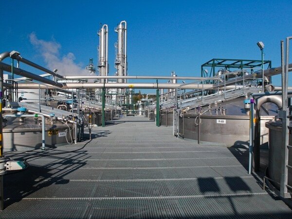 Zájemci se mohou objednat na prohlídku dobrovického lihovaru.