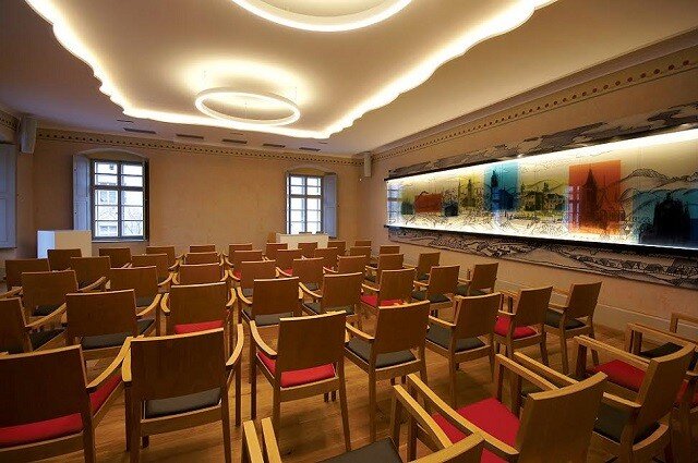 V konferenčním sále Dačického domu se účastníci seznámí s aktuálními trendy a projekty prezentace kulturního dědictví.