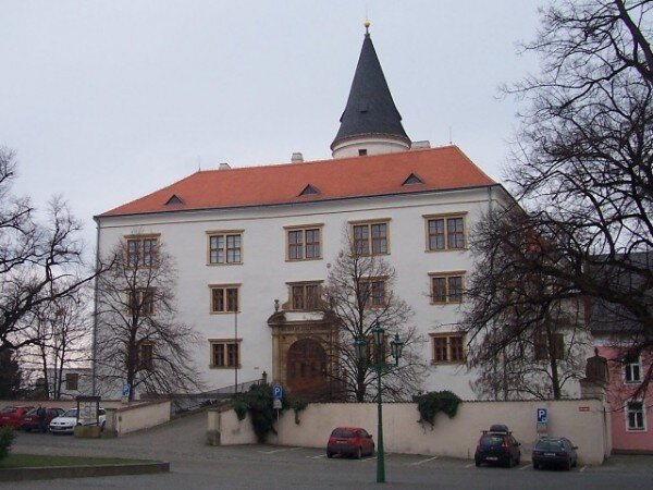 Muzeum Komenského sídlí v přerovském zámku. Aktuálně nabízí zhlédnutí výstavy Příběhy hradů.