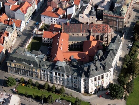 Františkánský klášter v Plzni obklopuje Západočeské muzeum.